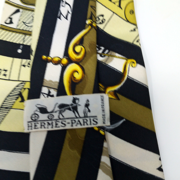 Men Tie - Picture 2 of 3